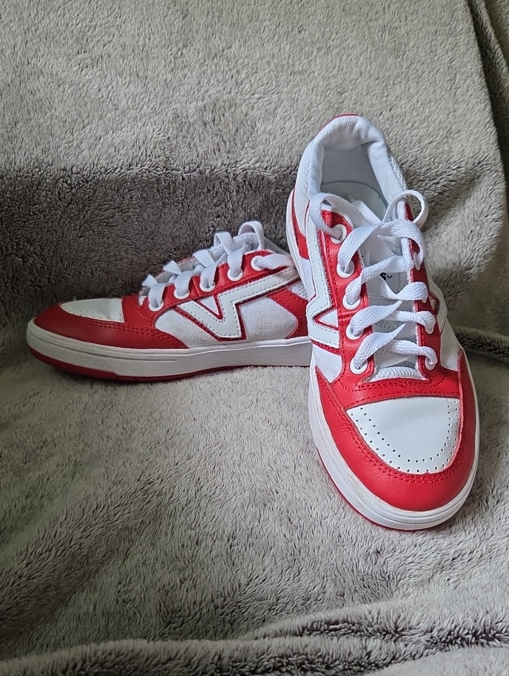 Vans Lowland Women's / Youth Red and White Size 4Y Low-Top Sneakers